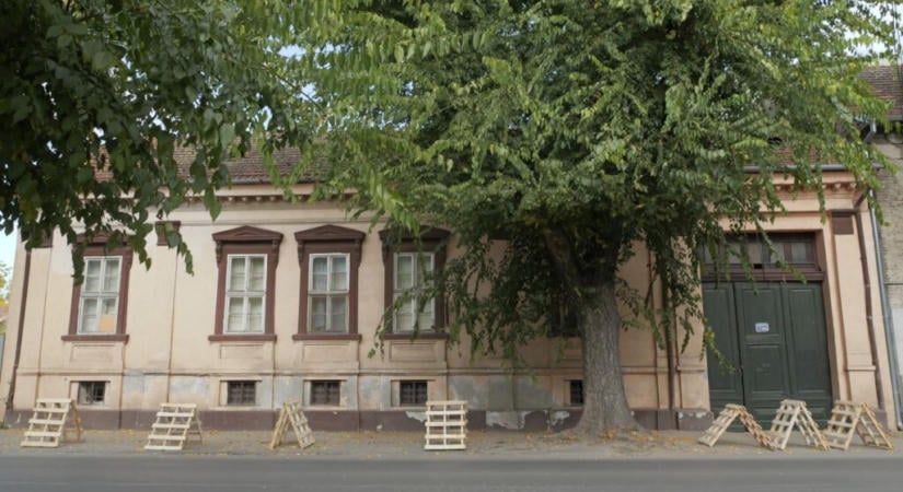 Megint lebontanak egy régi, historizáló stílusú házat Szabadkán