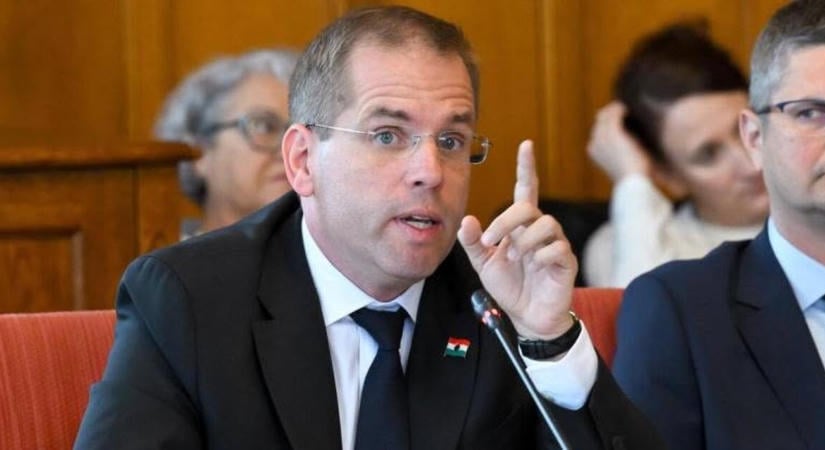 Feljelentést tett a Miniszterelnökség egy hárommilliárd forintos szerződés ügyében