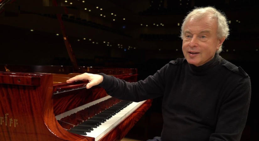 Schiff András zongoraművész díszdoktori oklevelet kapott a Liszt Ferenc Zeneművészeti Egyetemtől