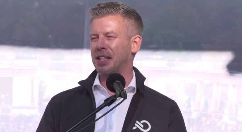 Balhé Magyar Péter országjárásán: Flakonnal próbálták megdobni a miniszterelnököt