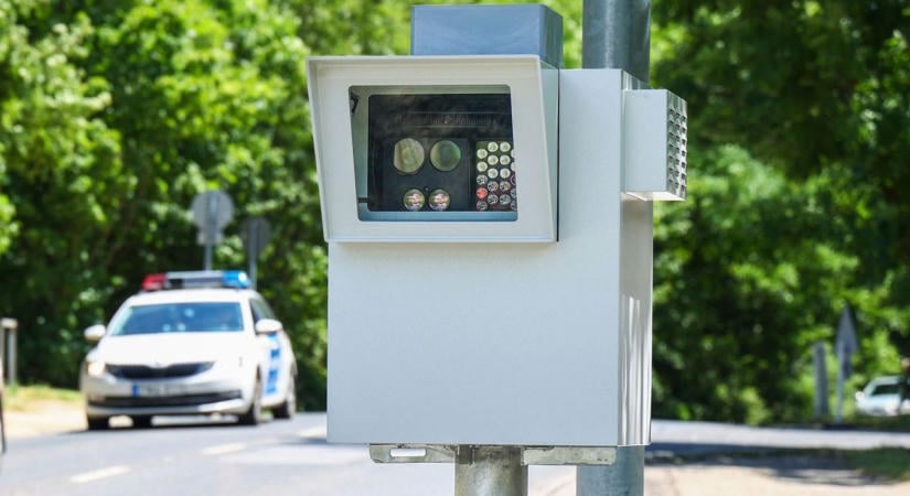 Már mérnek a koroncói traffipaxok: két új helyszínen figyelik a gyorshajtókat