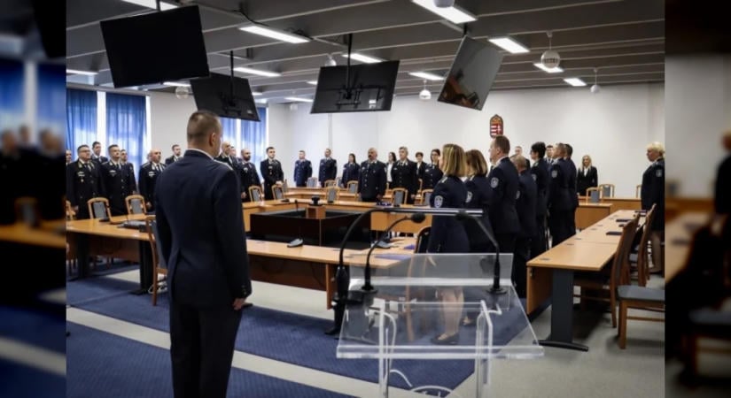 Október 23-a alkalmából rendőröket tüntettek ki a Bács-Kiskun Megyei Rendőr-főkapitányságon