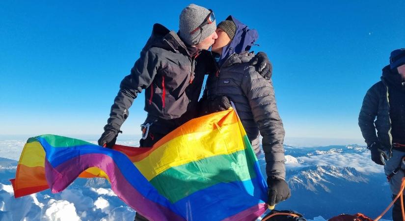 Szivárványzászló lobogott a Mont Blanc tetején