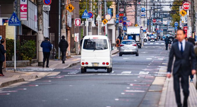 Az ország úthálózatának 70 százalékán lefelezték a sebességhatárt a japánok