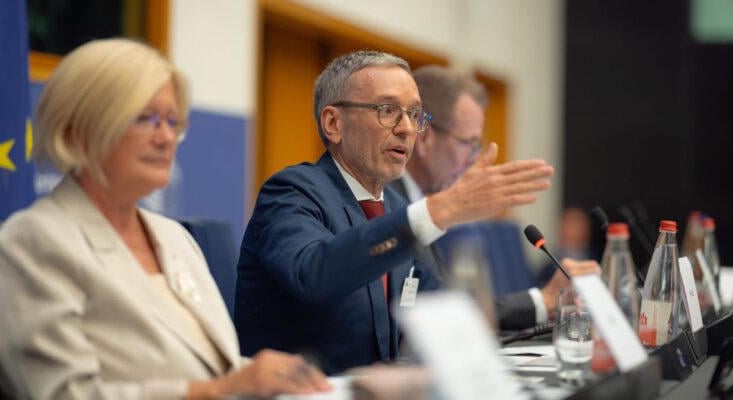 Az osztrák Szabadságpárt bocsánatot kér a holokausztért, és a nagykövetség áthelyezését ígéri Jeruzsálembe