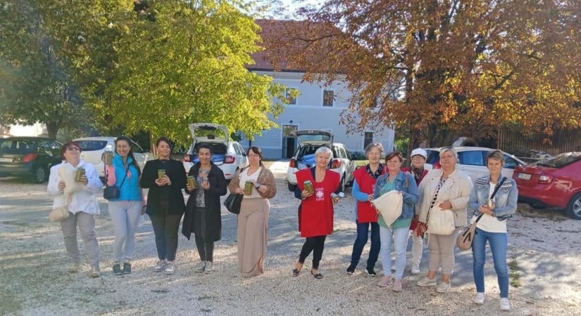 Újra akcióba léptek a szolnoki angyalok és adományokkal támogatják a magányos időseket