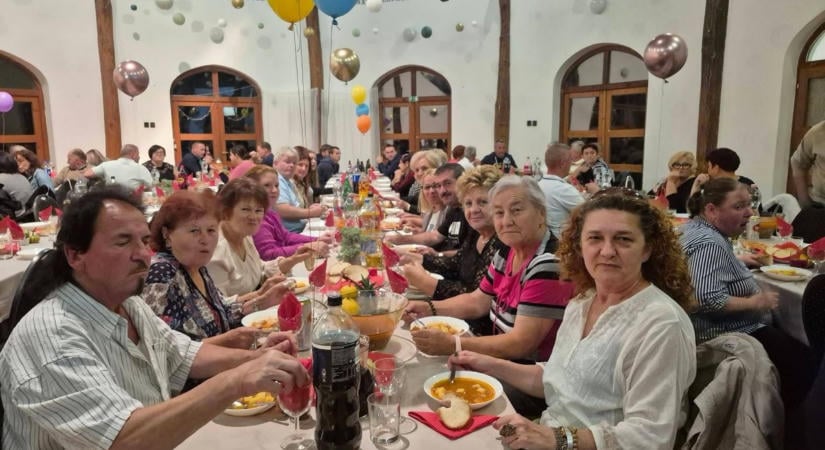 Bekerültek a Guinness Rekordok Könyvébe – megérkezett a diploma a vasi és zalai palacsintasütőkhöz