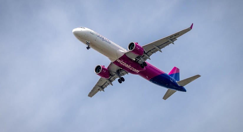 Figyelmeztet a Wizz Air: ezt ne csináljuk a powerbankkel a repülőn, különben óriási bajba kerülhetünk