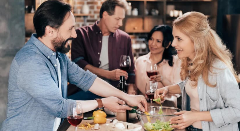 Miért félnek az emberek vacsorára hívni a barátaikat?