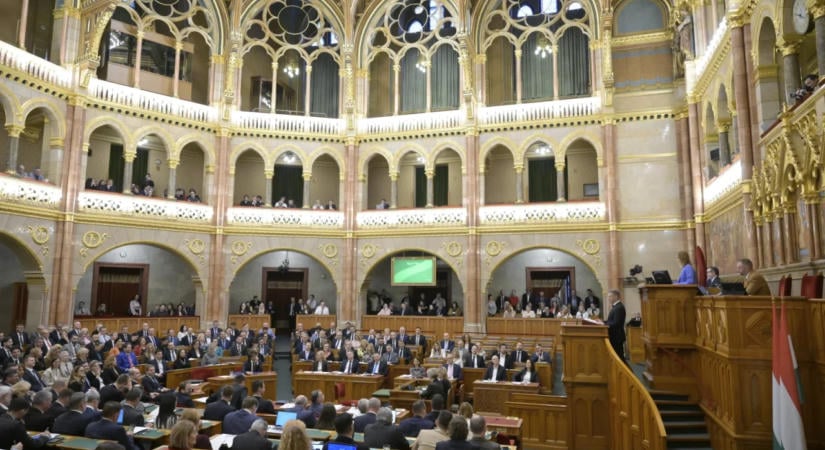 Magyar Péter: emelik a legnagyobb vállalatok társaságiadó-terhét 2027-től