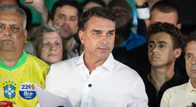 Vízumot állít ki az amerikai kormány a Brazíliából elmenekült Flavio Bolsonarónak