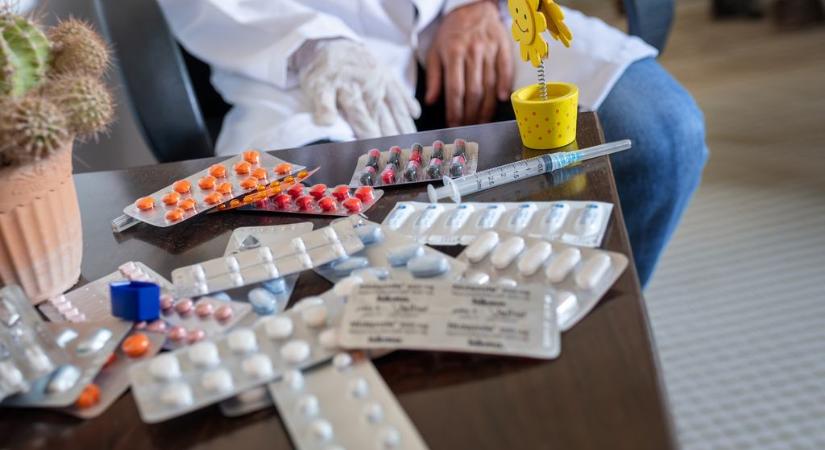 Furcsa szemcsékkel szennyezett antibiotikumot hívott vissza a magyar hatóság
