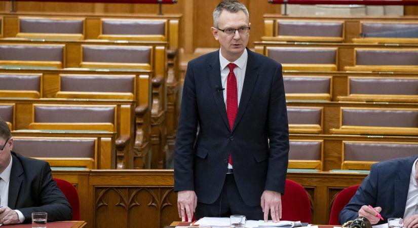 Rétvári Bence: már csak az emberek tudják megállítani Magyar Péter önkényét