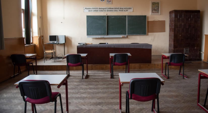 Berontott az iskolába, megfenyegette fia tanárnőjét, nem kellett volna