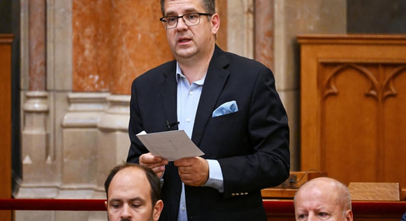 Letartóztatták Seszták Miklóst, a bíróság szerint nem lenne elég az enyhébb kényszerintézkedés