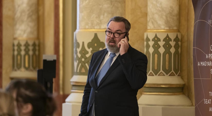 „Elég volt a képmutatásból” – L. Simon Lászlónak üzent az Irodalmi Szakszervezet
