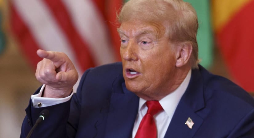 Donald Trump transzellenes sértéssel támadta a demokrata szenátorjelöltjét