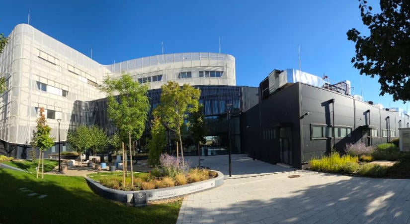 Így menekül meg a debreceni oltóanyaggyár, oktató-fejlesztő központ lesz a tervezett pénz töredékéből