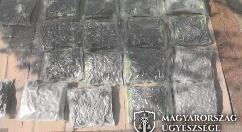 Kecskeméti parkolóban csaptak le a droghálózatra, furcsa helyen vezették a tartozásokat - videó