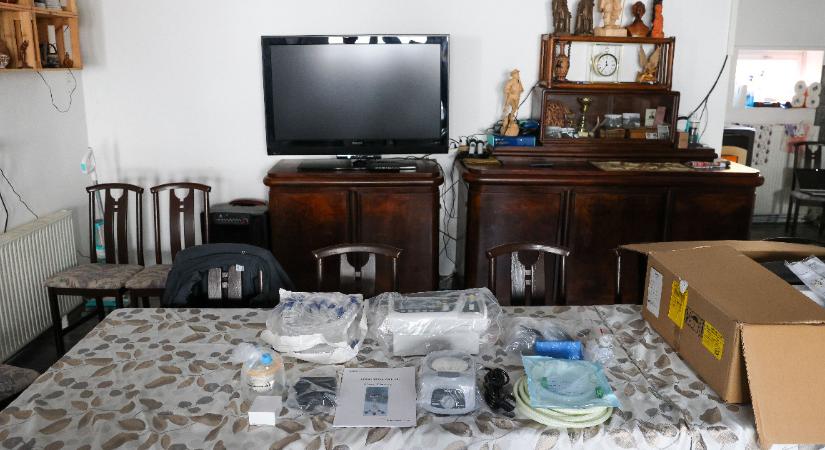 Hűtlen kezelés miatt feljelentést tesz a DK az árverésre kiírt lélegeztetőgépek ügyében