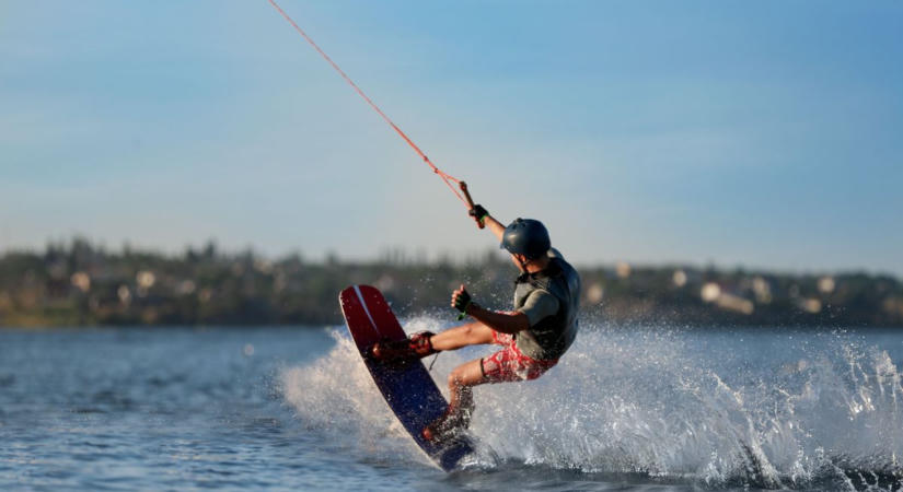 Ilyen még nem volt Érsekcsanádon: különleges wakeboardversenyt rendeznek a Dunán