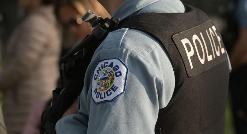 Tömegbe lőttek Chicagoban: egy halott, kilenc sérült