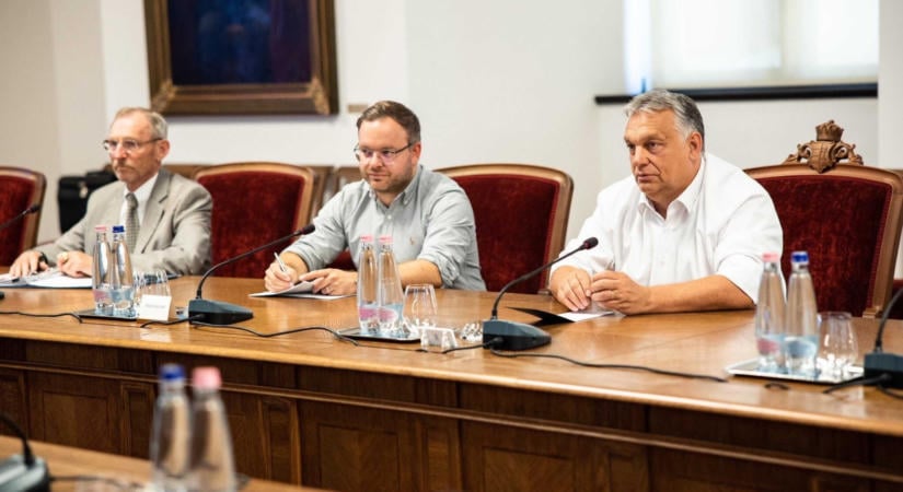 Tizenhat évig nem láthattuk ezeket a kormánydöntéseket – megnéztük, mely milliárdosok jártak velük a legjobban
