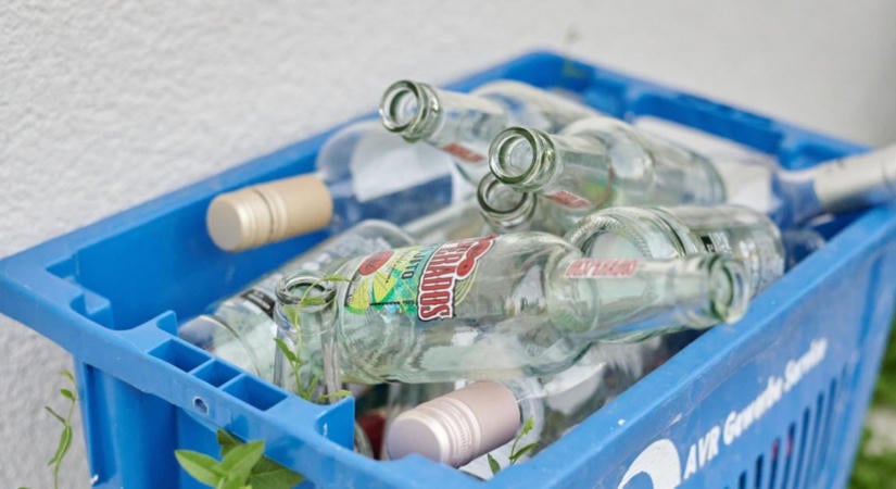 Mit kell tenni az üveggel, mielőtt a szelektív gyűjtőbe kerül? Kevesebbet, mint hinnéd