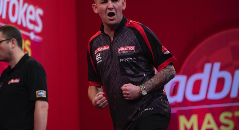 Darts: Aspinall és Clayton is bejutott a döntőbe