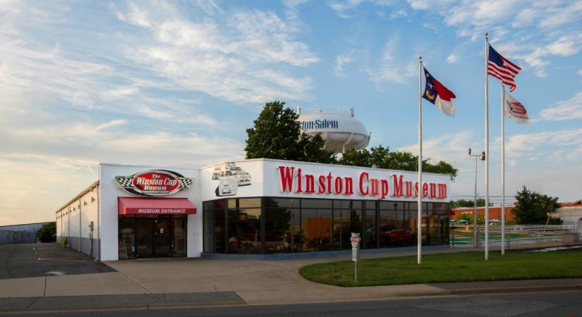 Belefáradt a dohánygyárral való küzdelembe az alapító, bezárt a NASCAR-múzeum