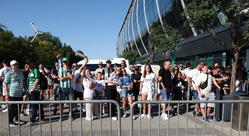 Ismét kitört a futballáz Budapesten! Ellepték a várost a Real Madrid szurkolói – fotók