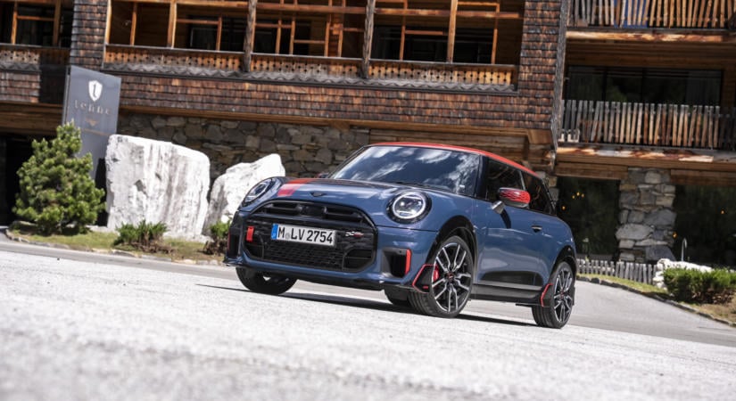 Motorsport ihlette: az eredeti tartozékokkal felszerelt MINI John Cooper Works – sajtóközlemény