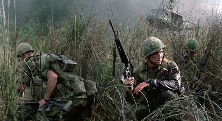Elhunyt John Irvin, a Hamburger Hill, a Piszkos alku és a Tinker Taylor Soldier Spy rendezője