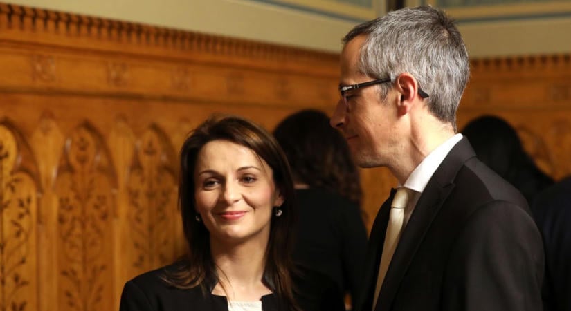 Újabb botrány van kibontakozóban: egymásnak esett a volt és jelenlegi területfejlesztési miniszter – Navracsics Tibor helyrerakta Lőrincz Viktóriát