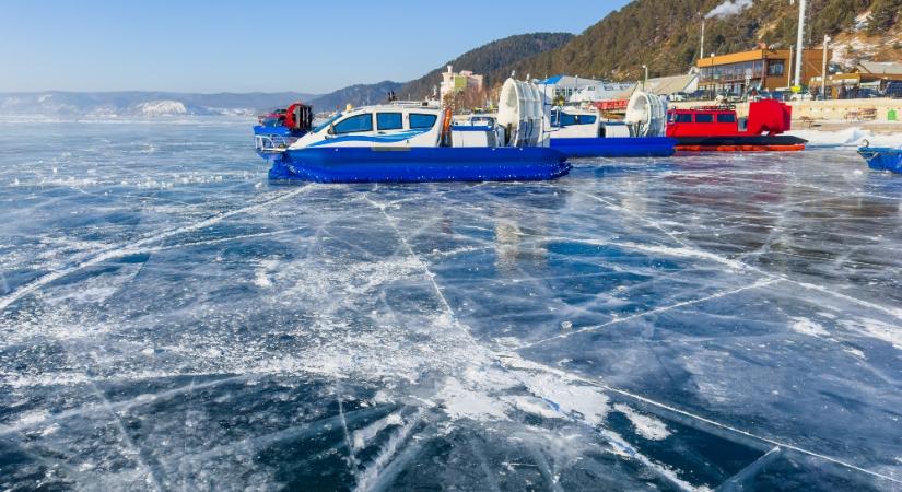Beszakadt a Bajkál-tó jege egy csoport kínai turista alatt