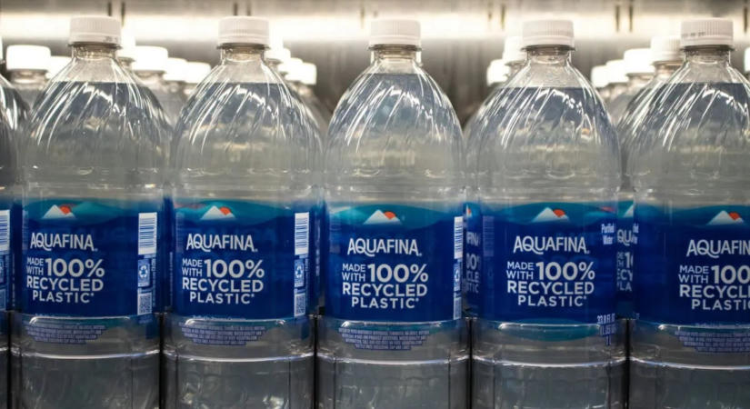 Tényellenőrzés: Betiltja-e az EU a palackos víz multipackjait?