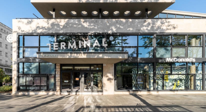 Budapest központjának modernista műemlékébe költözött hazánk új McDonald's étterme
