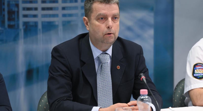 Politikailag érzékeny ügyek nyomozásának befolyásolásával indokolta lemondását a korábbi főügyész
