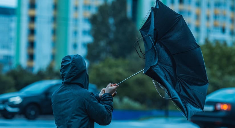 Ez még csak a kezdet? Megdőlt a szélrekord, jégeső csapott le, máris jön az újabb hullám
