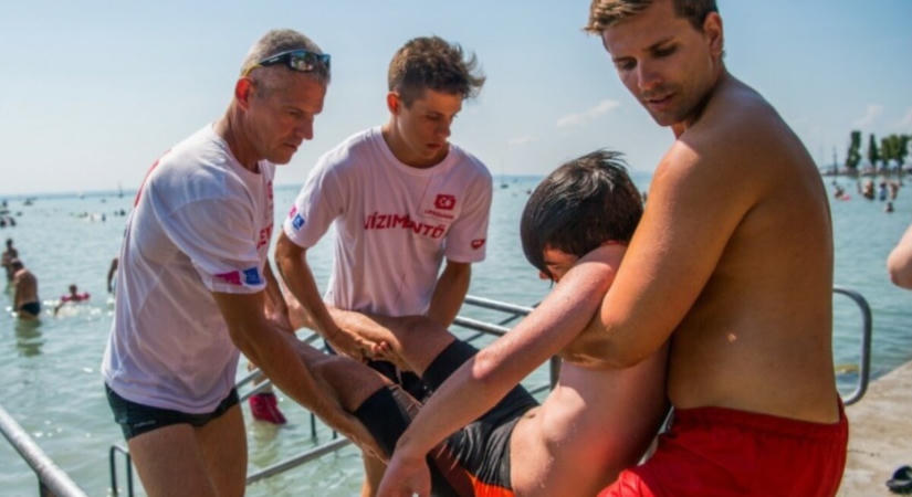 Balatoni strandok: már több mint 900-szor kellett segíteni a fürdőzőknek