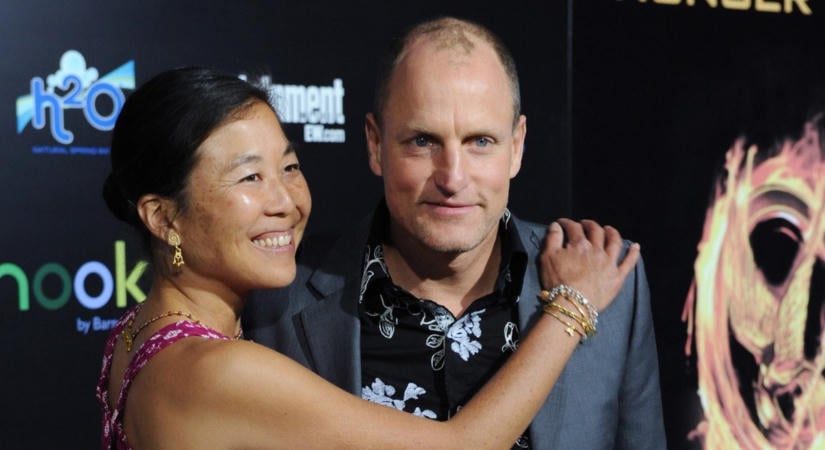 Ritka pillanat: Lencsevégre kapták Woody Harrelsont és féltve őrzött, gyönyörű feleségét!