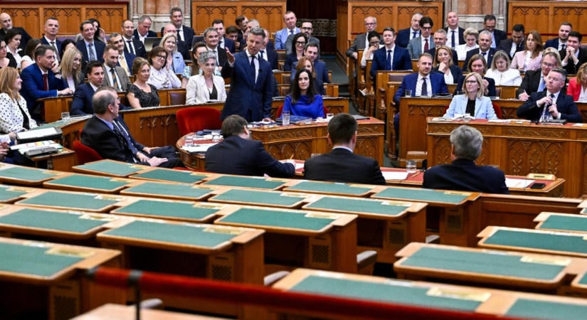 A parlamentből lassan eltűnik az, amiért egyáltalán létrejött