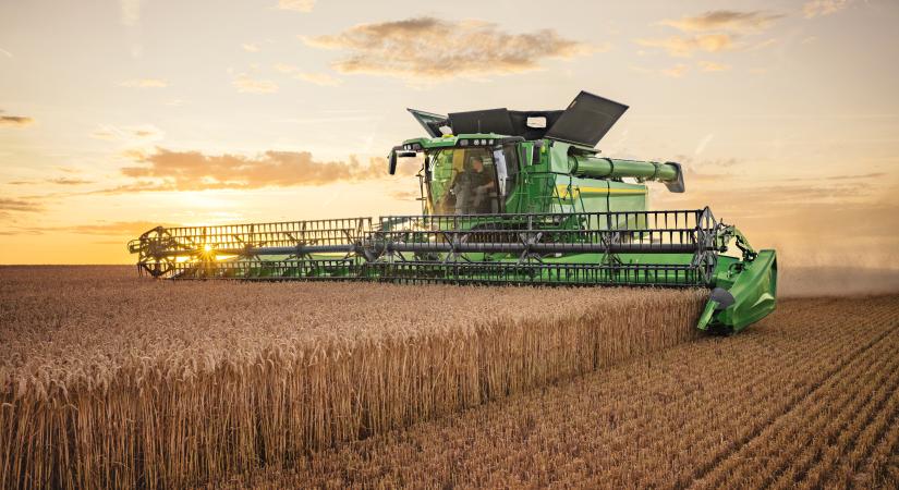 A John Deere bemutatja a 2027-es modellév fejlesztéseit a T5/T6, S7 és X9 sorozatú kombájnoknál