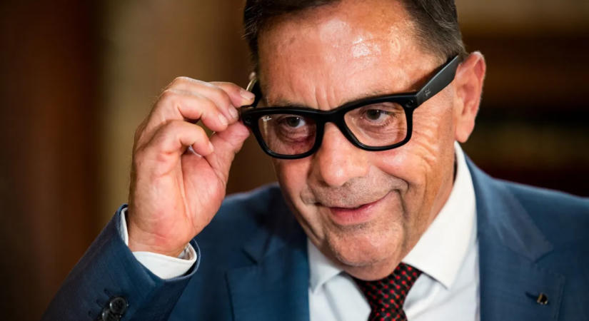 Pócs János reagált a miniszterelnök szemvizsgálatára – videó