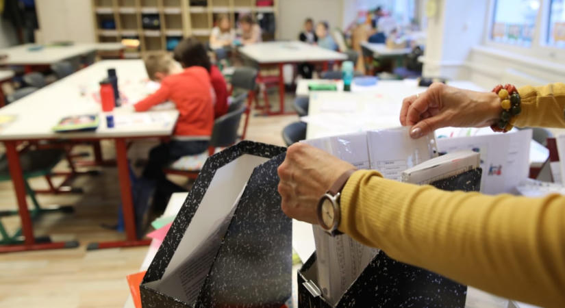 „Ki fizeti a múzeumlátogatást és a tanárok pluszmunkáját?” – a PSZ szerint sok a nyitott kérdés az alsósokat érintő javaslatcsomag körül