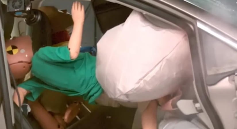 Videón a brutális igazság: ilyen egy baleset, ha nem kötöd be a gyereket!