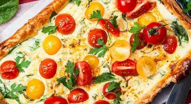 Gyors mediterrán pite paradicsommal és krémes ricottával