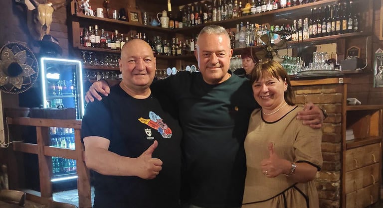 Miközben Hankó Balázs elindult a végzete felé, szembejött velünk egy boldog fideszes