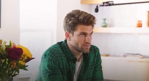 Ijesztő: rátámadtak és kirabolták egy parkolóban a Pretty Little Liars sztárját