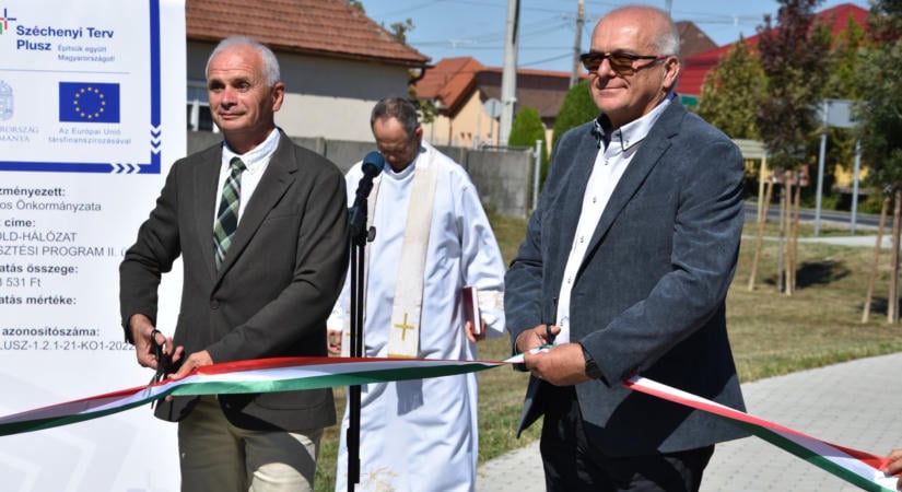 Félmilliárdos zöldprogramot adtak át Táton – sportpálya, járda és új kiállítótér is szolgálja a város fejlődését
